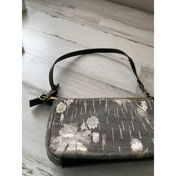 Bueno mini zippered clutch bag with detachable strap - Picture 5 of 9